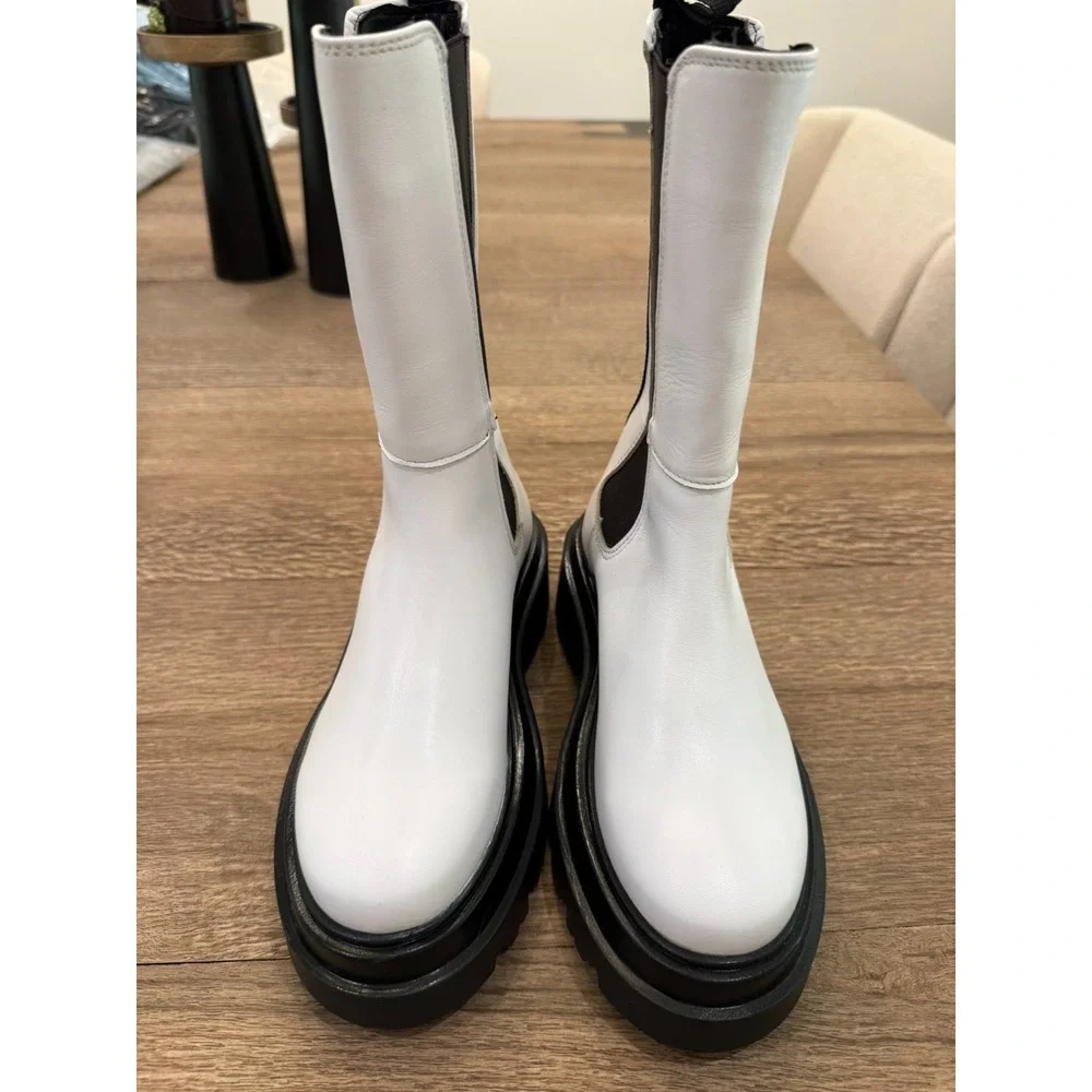 NWOB Bloomingdale's Aqua Jessy White Leather Pull On Chelsea Boots Booties 6.5 M